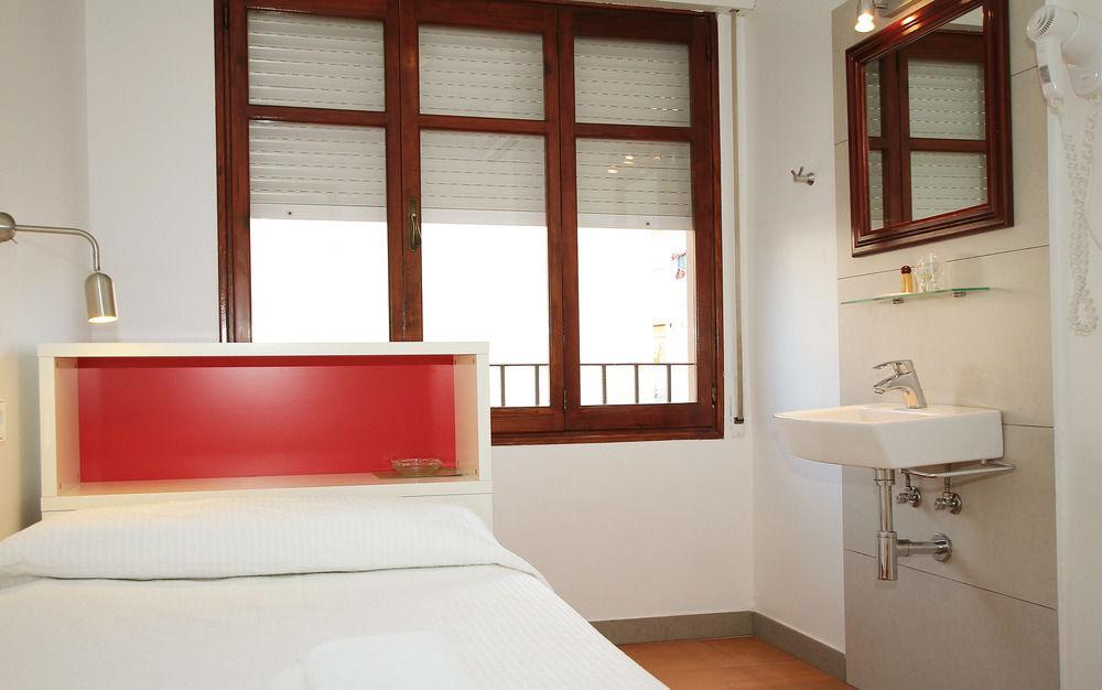 Hostal Ripoll Ibiza Exterior photo